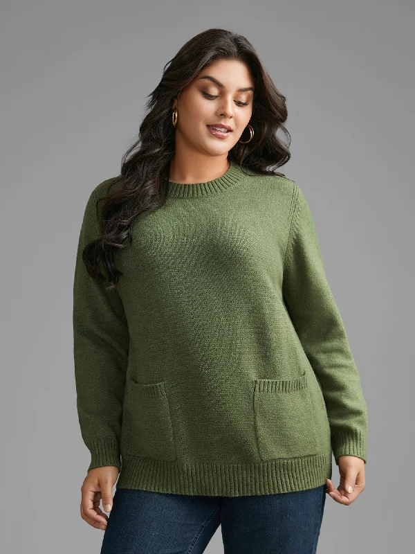 Plain Round Neck Patched Pocket Pullover